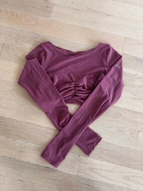 ALO Yoga Long Sleeve Cropped Top in Mauve